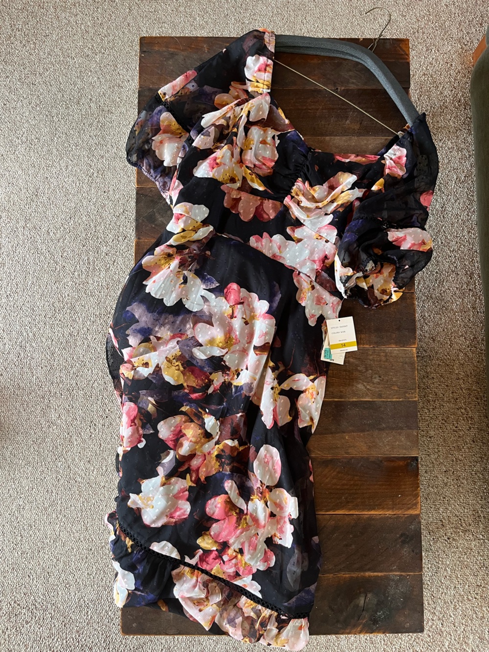 Melonie T Puff-Sleeve midi length Dress
Black with Pink & Cream Blooms